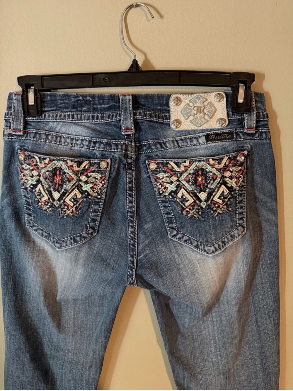 Gorgeous Y2K Miss Me Mid-Rise Easy Crop Jeans Embellished Pockets 28-1/2”Inseam